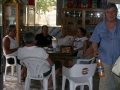BAR DA CARLO- (antico punto di ristoro e riferimento per degustare i ricci) (2) - clienti in attesa